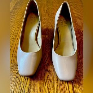 Nude Naturalizer heels